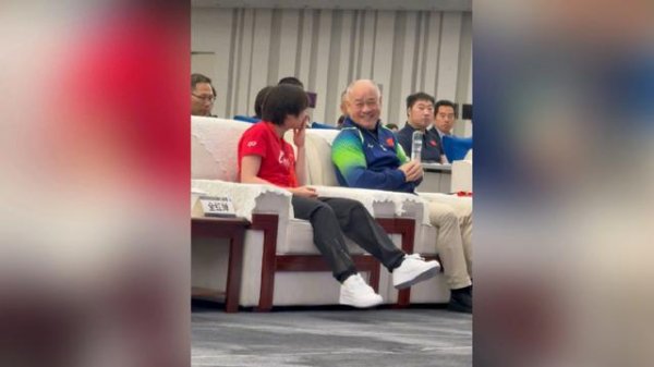 优秀炒股配资论坛官网 商战孤狼变宠孙狂魔! 63岁李宁为全红婵定制&#39;零水花&#39;资本局